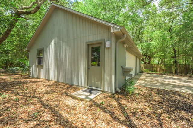 2515 Edgewater Drive, Niceville, FL 32578