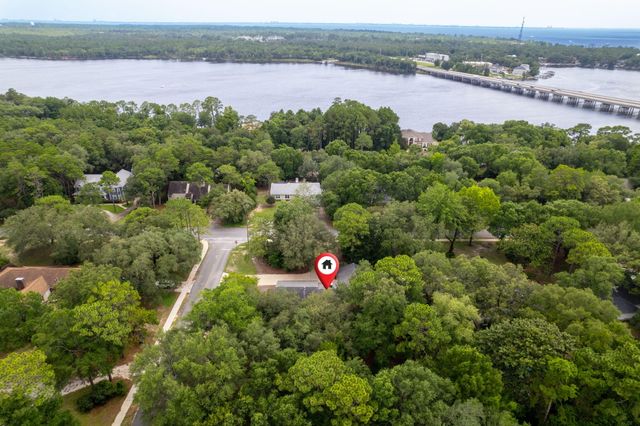 2515 Edgewater Drive, Niceville, FL 32578