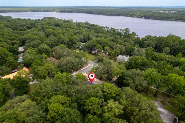 2515 Edgewater Drive, Niceville, FL 32578