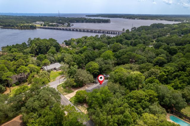 2515 Edgewater Drive, Niceville, FL 32578