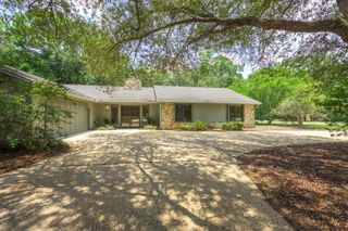 2515 Edgewater Drive, Niceville, FL 32578