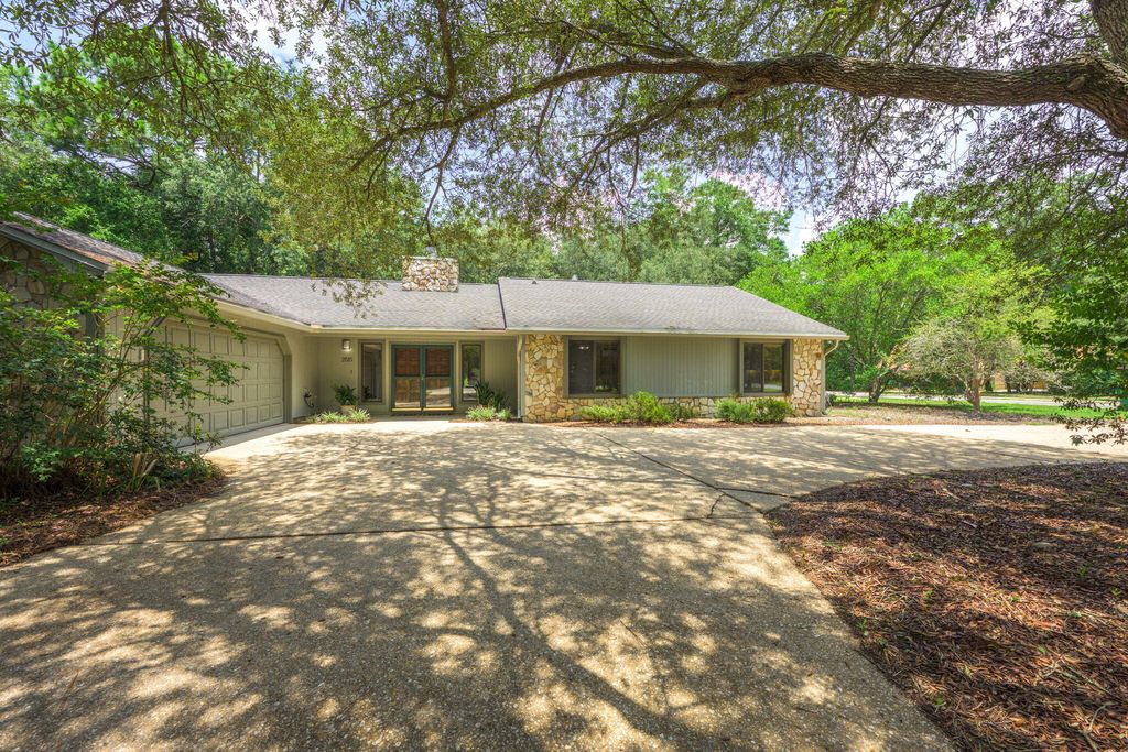 2515 Edgewater Drive, Niceville, FL 32578