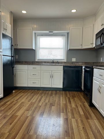 72 Lowell 3, Peabody, MA 01960