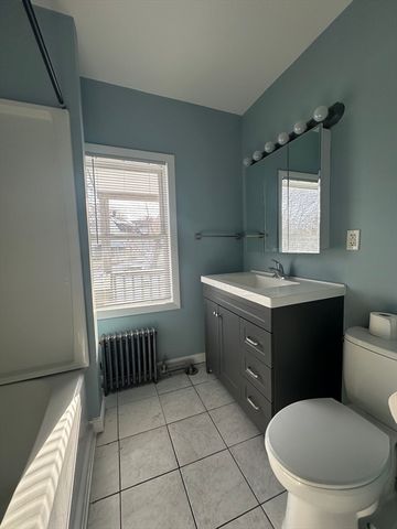 72 Lowell 3, Peabody, MA 01960