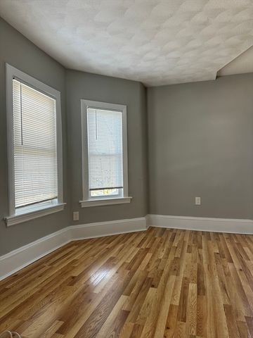 72 Lowell 3, Peabody, MA 01960