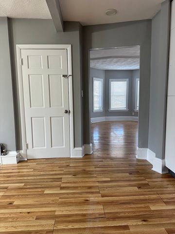 72 Lowell 3, Peabody, MA 01960