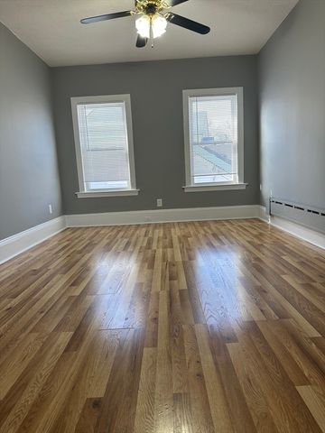 72 Lowell 3, Peabody, MA 01960