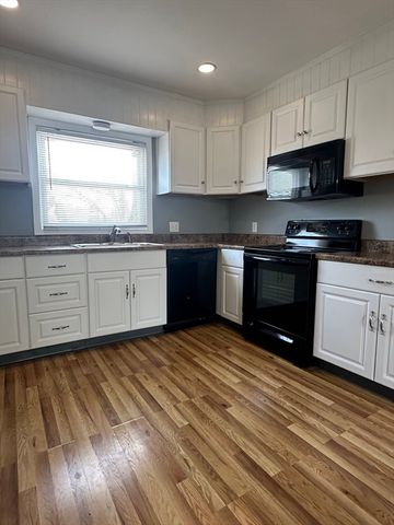 72 Lowell 3, Peabody, MA 01960