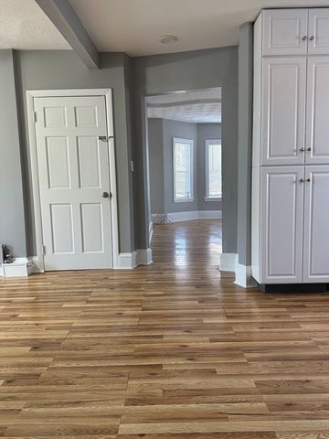 72 Lowell 3, Peabody, MA 01960