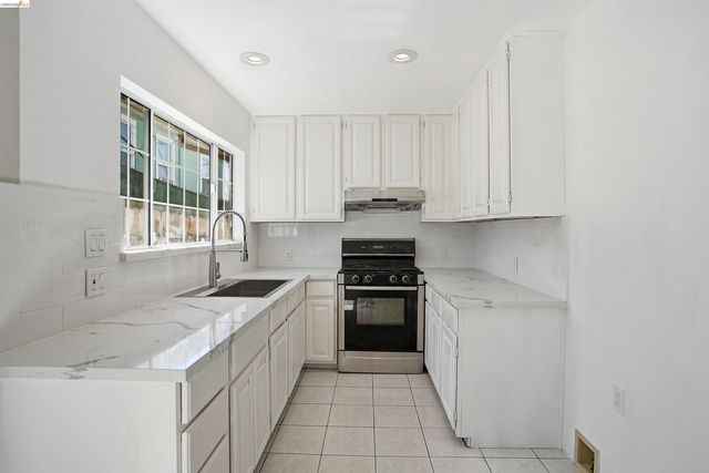 3012 Minna Ave, Oakland, CA 94619