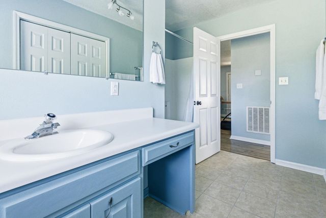 335 Guernsey Lane, Spartanburg, SC 29306