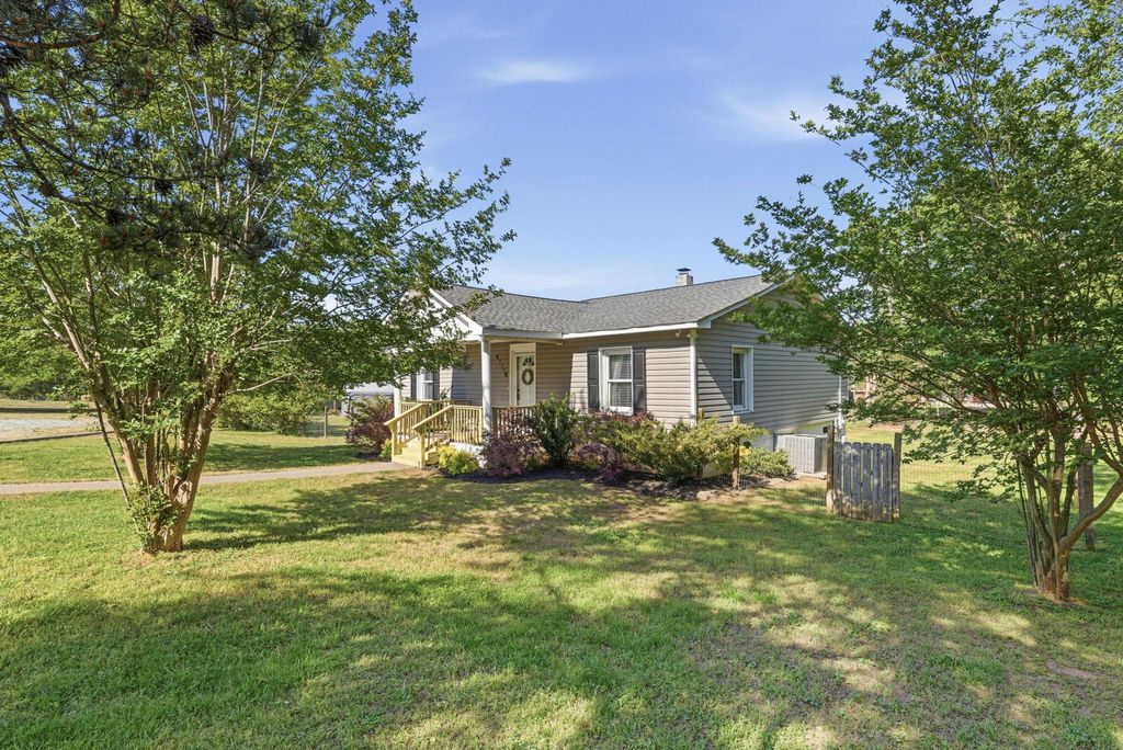 335 Guernsey Lane, Spartanburg, SC 29306