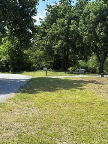801 E Hilltop Drive, Rogers, AR 72756