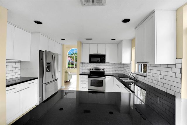 3130 N 38th Avenue, Hollywood, FL 33021