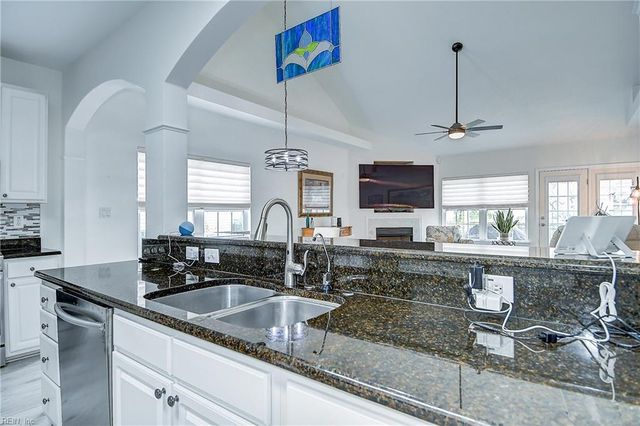 3013 Looking Glass CT, Virginia Beach, VA 23456