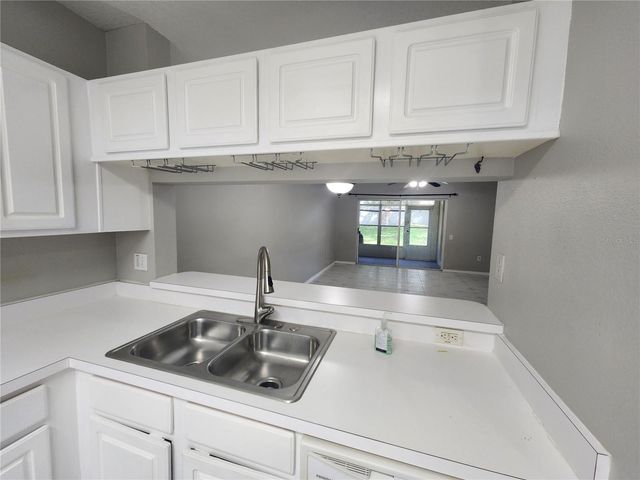 2302 LAKE WOODBERRY CIRCLE, Brandon, FL 33510