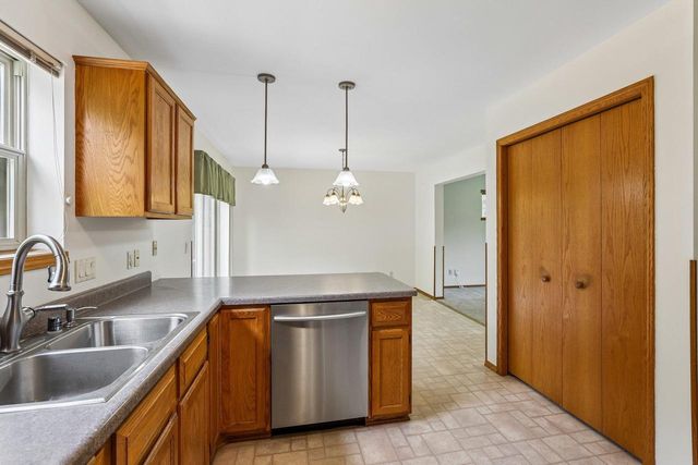 1001 Glacier Hill Drive, Madison, WI 53704