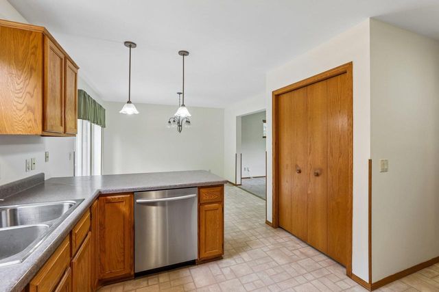 1001 Glacier Hill Drive, Madison, WI 53704
