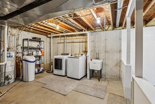 1001 Glacier Hill Drive, Madison, WI 53704