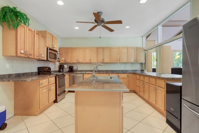 640 Snug Harbor Drive F6, Boynton Beach, FL 33435