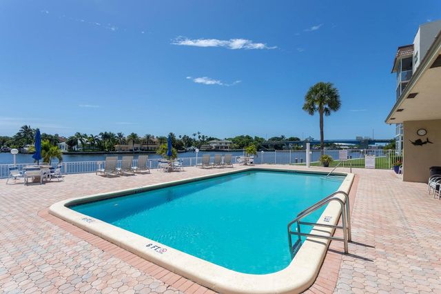 640 Snug Harbor Drive F6, Boynton Beach, FL 33435