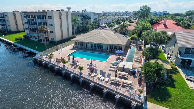640 Snug Harbor Drive F6, Boynton Beach, FL 33435