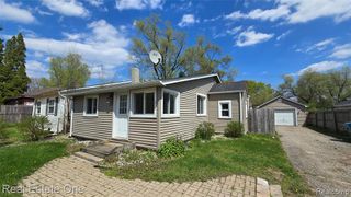 3148 Woodlawn Street, Commerce Twp, MI 48390
