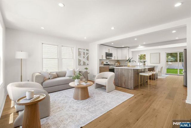 34 Parkway, Rochelle Park, NJ 07662