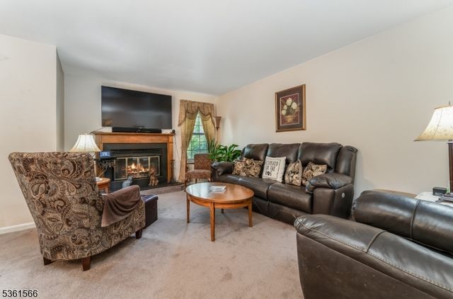 205 Burlington Ct, Raritan Twp., NJ 08822