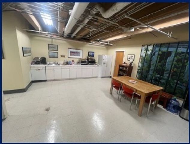 566 W Lake Street 101, Chicago, IL 60661