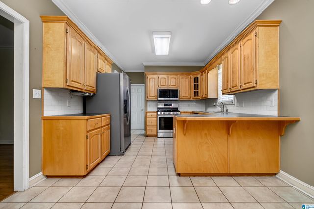 6904 WOODVALE LANE, Trussville, AL 35173