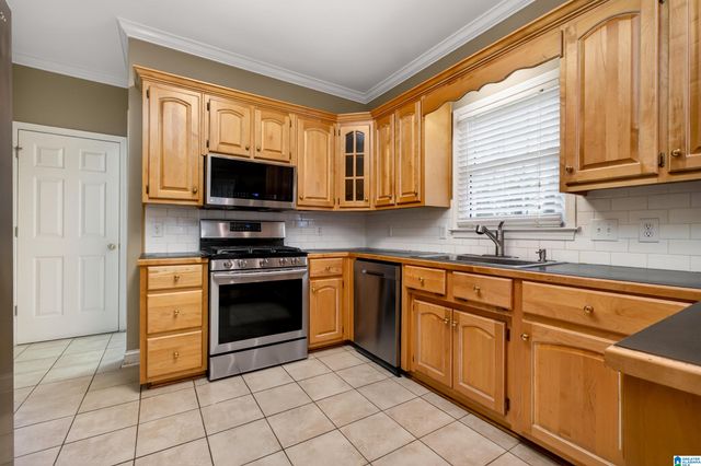 6904 WOODVALE LANE, Trussville, AL 35173