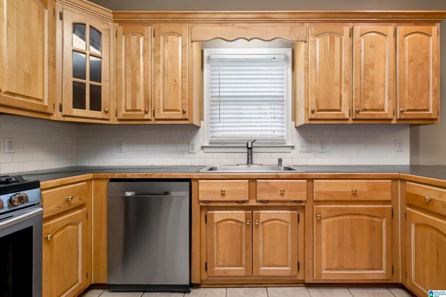 6904 WOODVALE LANE, Trussville, AL 35173