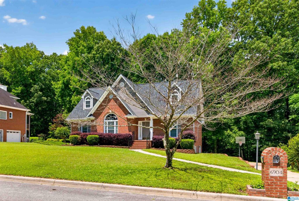 6904 WOODVALE LANE, Trussville, AL 35173