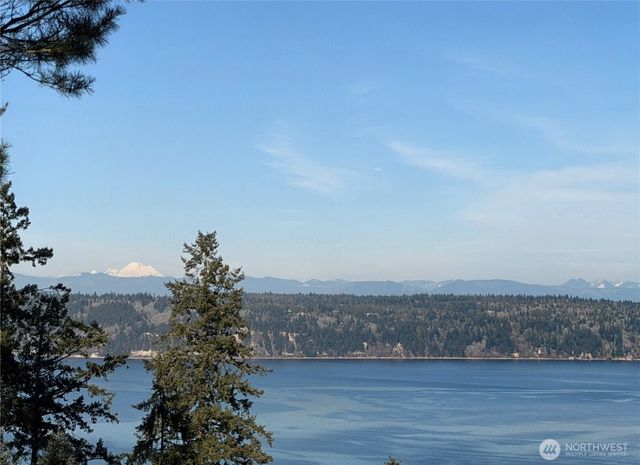 3968 S East Camano Drive, Camano Island, WA 98282