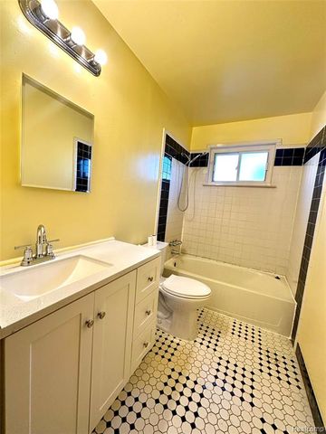 5320 Bedford Street, Dearborn Heights, MI 48125