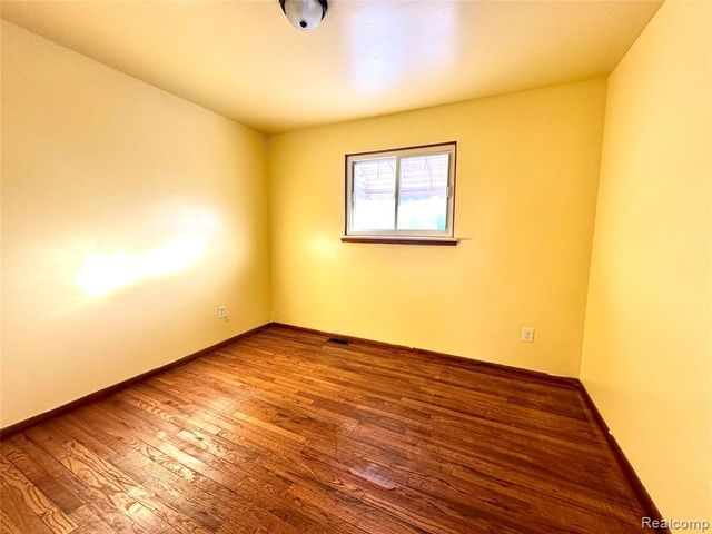 5320 Bedford Street, Dearborn Heights, MI 48125