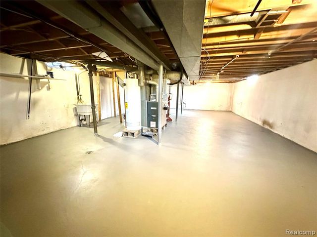 5320 Bedford Street, Dearborn Heights, MI 48125