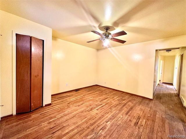 5320 Bedford Street, Dearborn Heights, MI 48125