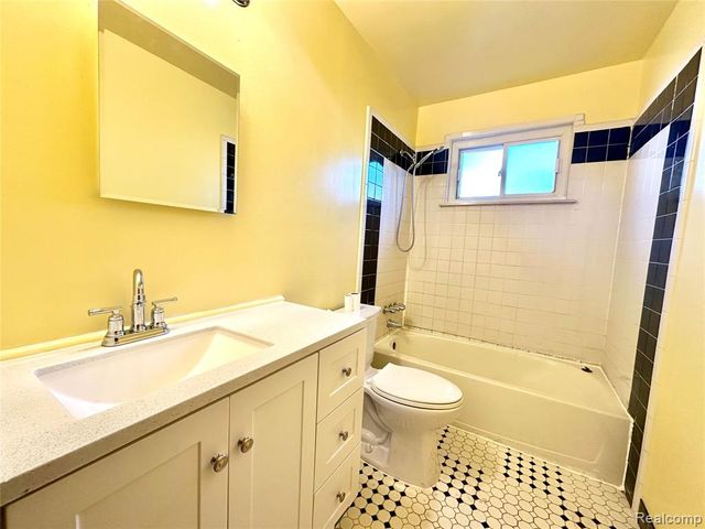 5320 Bedford Street, Dearborn Heights, MI 48125