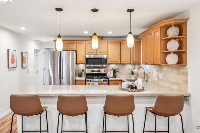1268 Alcatraz Ave, Berkeley, CA 94702