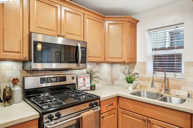 1268 Alcatraz Ave, Berkeley, CA 94702