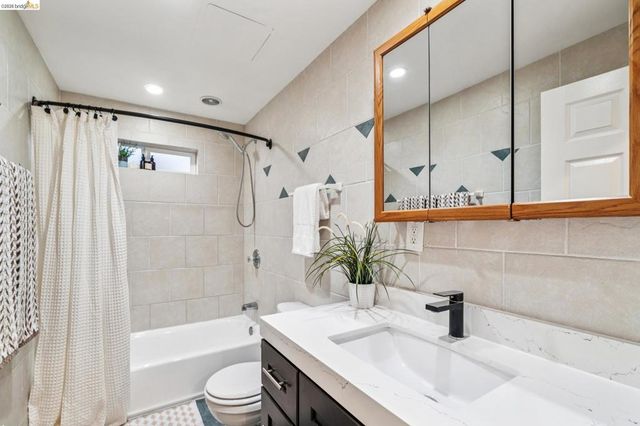 1268 Alcatraz Ave, Berkeley, CA 94702