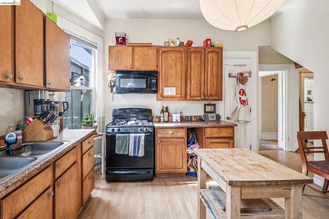 1268 Alcatraz Ave, Berkeley, CA 94702
