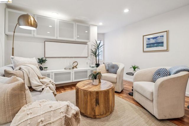 1268 Alcatraz Ave, Berkeley, CA 94702