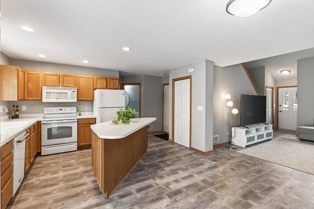 15057 Dunwood Trail 58, Apple Valley, MN 55124