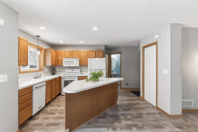 15057 Dunwood Trail 58, Apple Valley, MN 55124