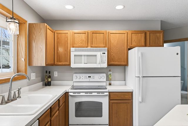 15057 Dunwood Trail 58, Apple Valley, MN 55124