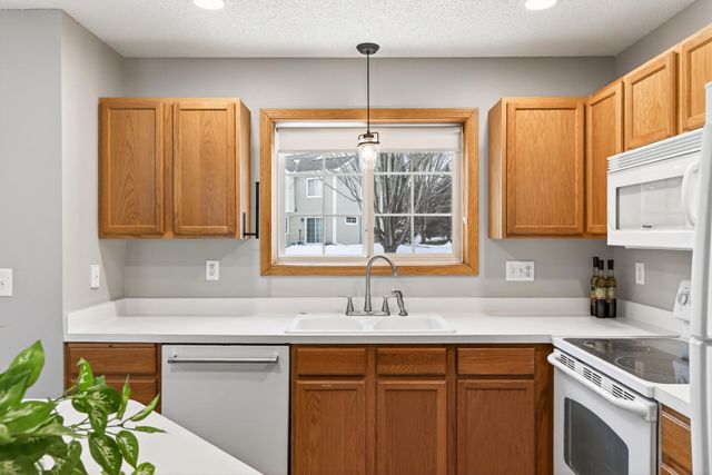 15057 Dunwood Trail 58, Apple Valley, MN 55124