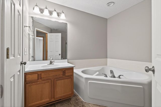 15057 Dunwood Trail 58, Apple Valley, MN 55124